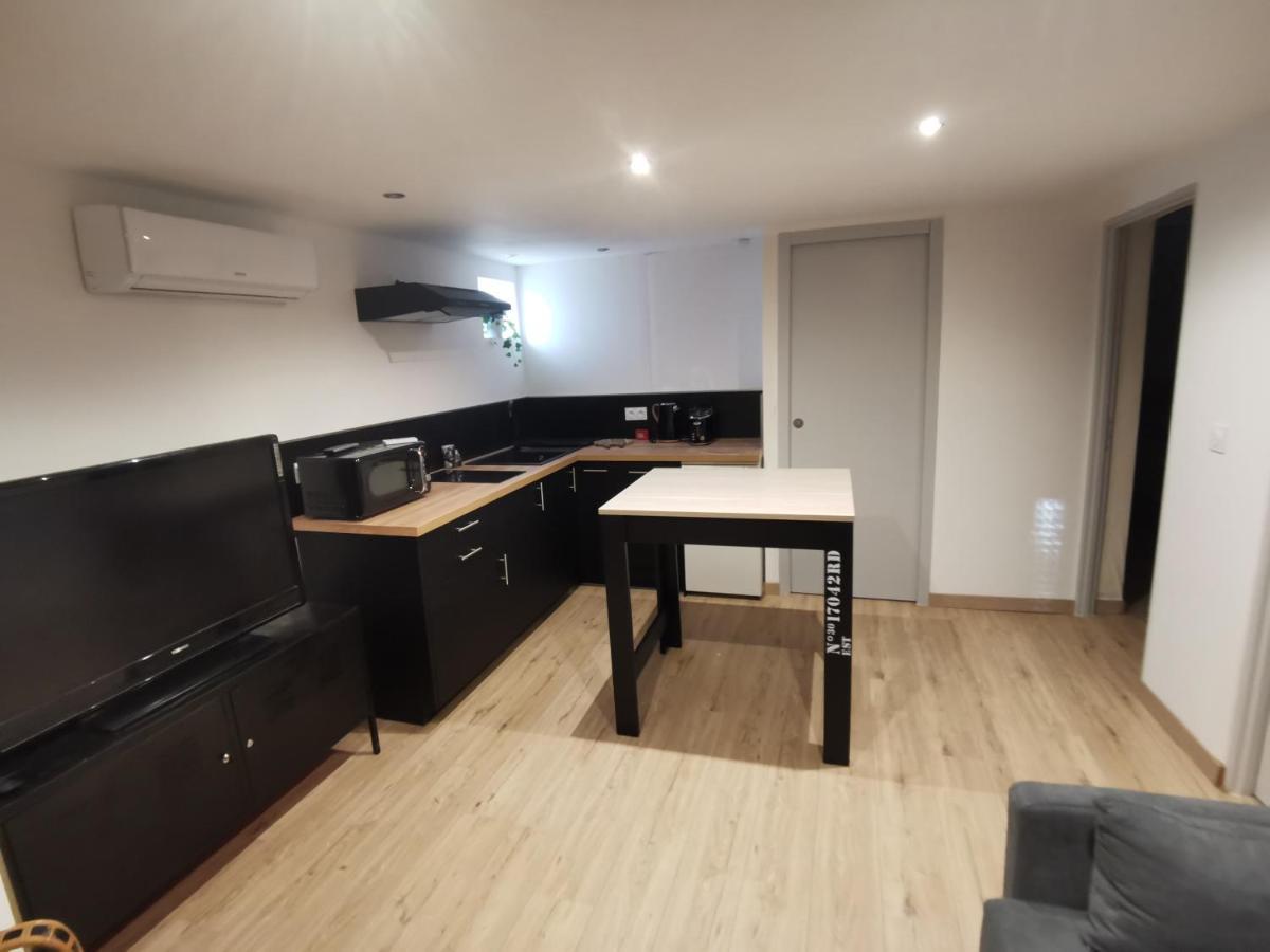 Gite 2 Chambres Avec Piscine Sernhac Экстерьер фото